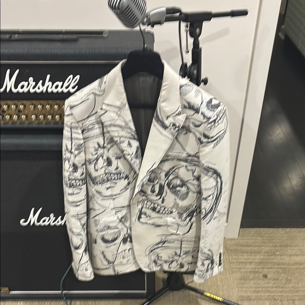 Alexander Mcqueen limited edition White Blazer with Skull Print.
